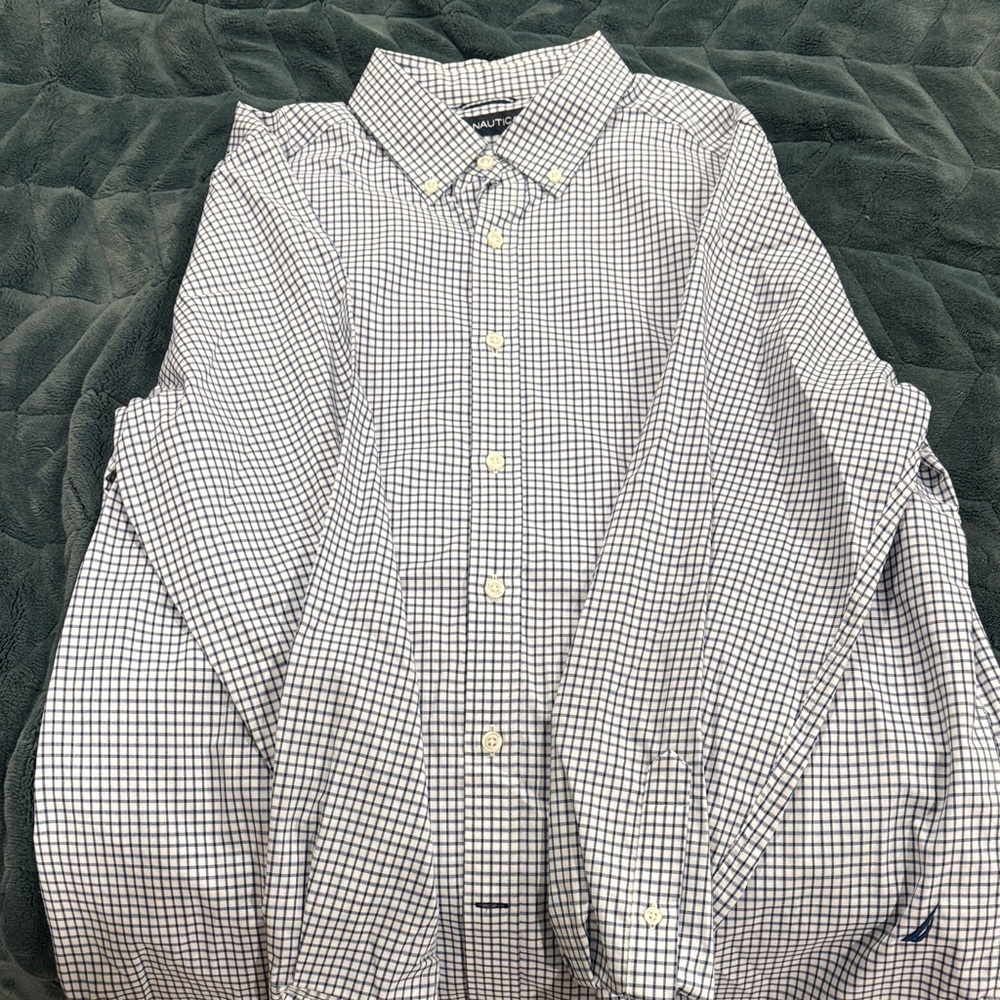 Nautica Men’s White and Navy Checked Button-Down Shirt